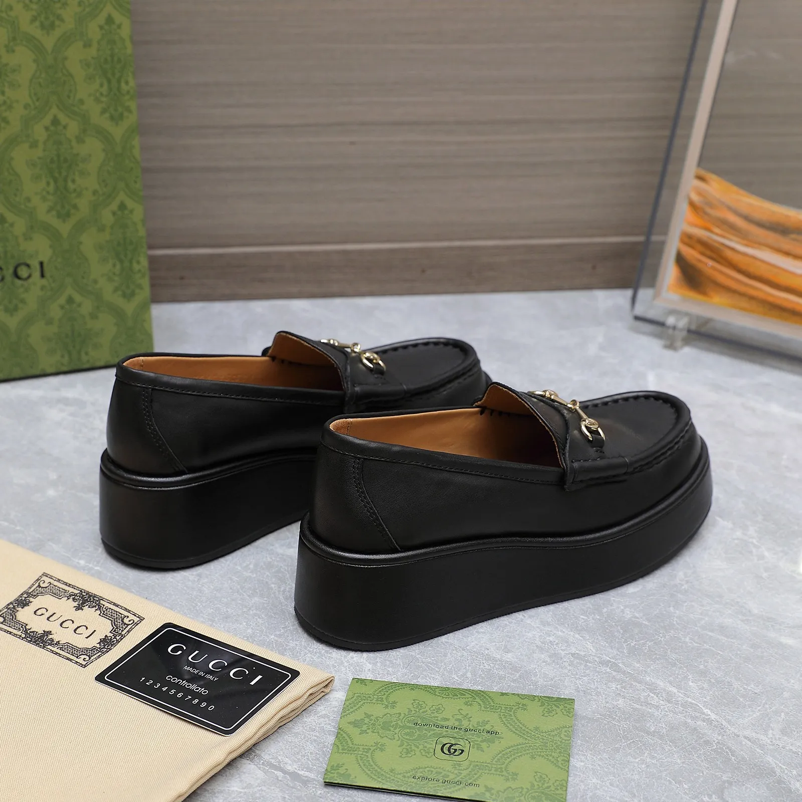 👟👟Ex-factory price 680👟👟 ⚡️The highest version 🔥🔥🔥💯💯💯 ⚡️2024 counter latest model ⚠️original replica ⚡️ Gucci’s latest popular wedge platform shoes - available simultaneously at counters Authentic European style, perfect on the feet💃💃When worn with this shoe, it is elegant and crystal clear. Regardless of the materials of the accessories, they are all customized 1:1. You must go to get the original version. The entire series is full of exciting and beautiful elements. ❶ Upper: cowhide/double G embroidered texture ❷ Inner lining: sheepskin ❸ Feet: sheepskin ❹Outsole: Imported from Italy ❺ Water platform height: 3.5CM in front and 5.5CM in back ❻Packaging: Original full set of packaging ❼Number of codes: 35-42 (40.41.42 customization is not returnable)